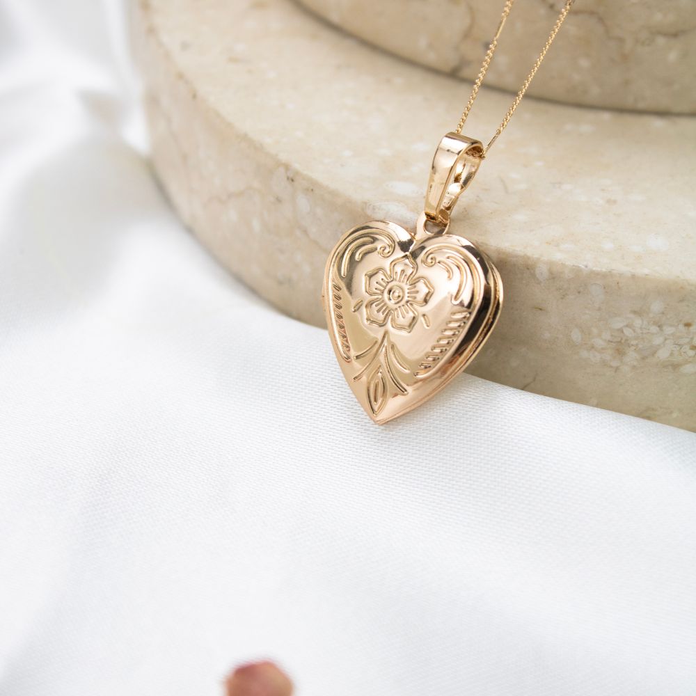 collar relicario corazon con flor, collar de corazon, collar para poner fotos, collar dorado, relicario