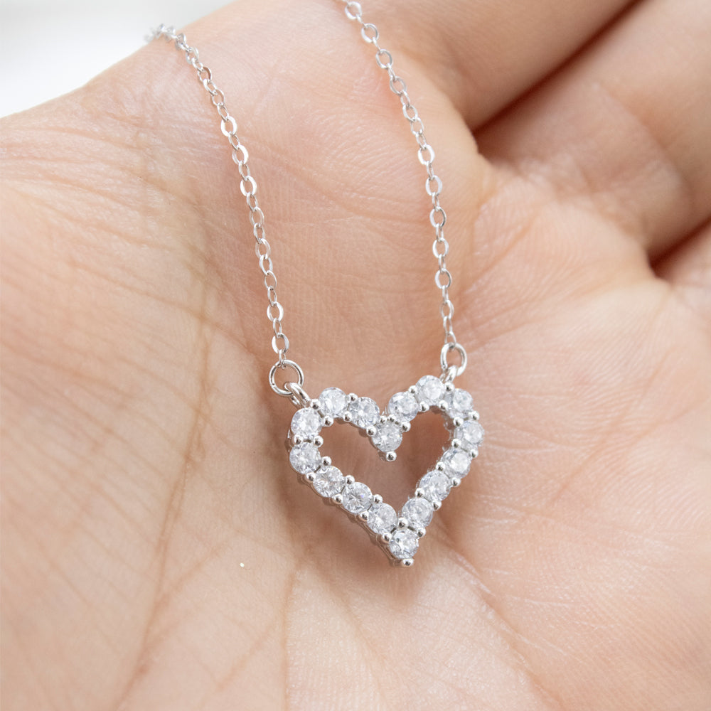 collar de corazon plateado con plata, collar de corazon con piedras, collar plateado de corazon con piedras, collar con dije corazon con piedras