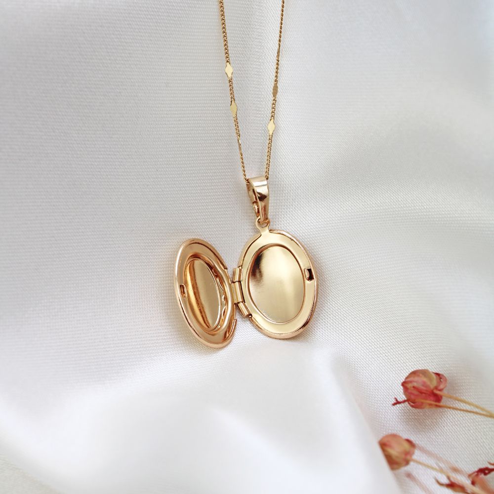 collar relicario oval dorado con grabado, collar dorado, collar para poner fotos dorado