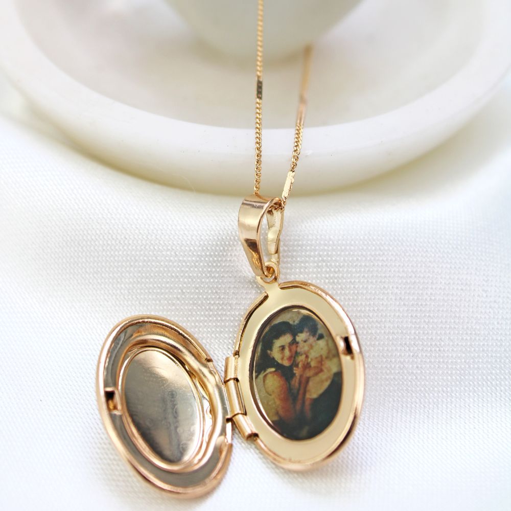 collar relicario oval dorado con grabado, collar dorado, collar para poner fotos dorado