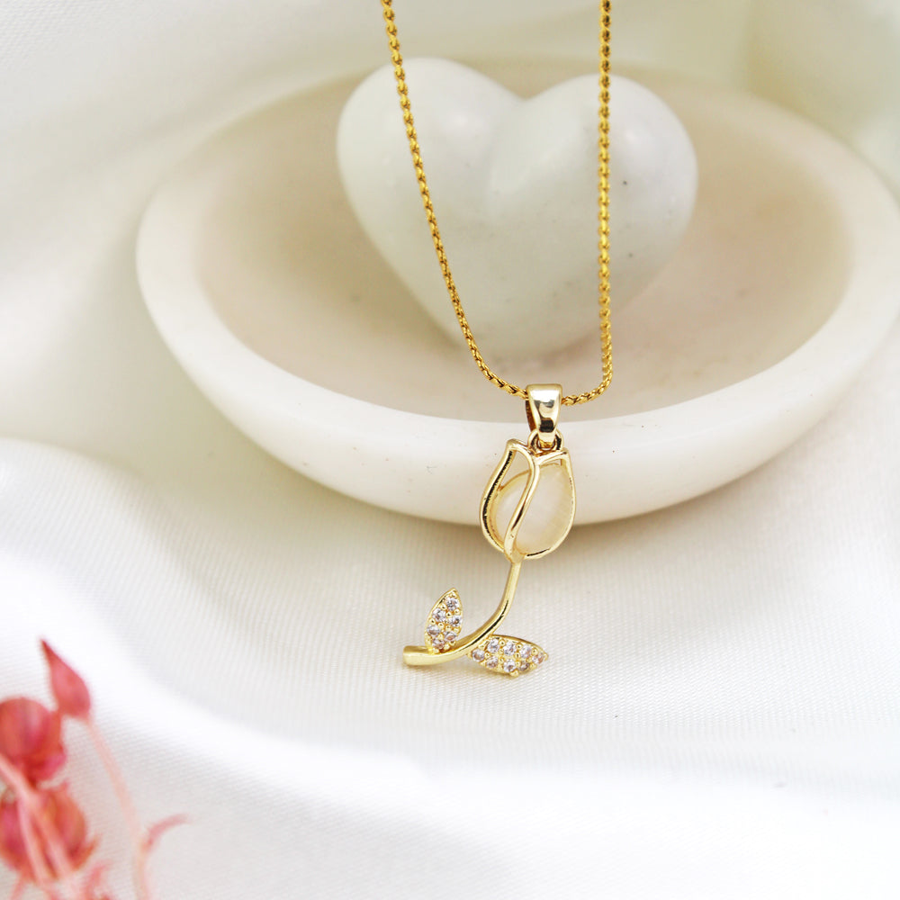 Collar de flor, tulipan dorado con piedras