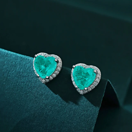 aretes de corazon, aretes plateados pegados, aretes pegados