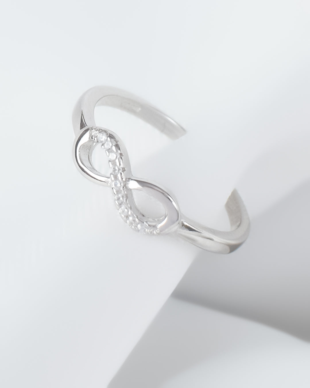 anillo infinito, anillo de mujer, anillo delicado, anillo de plata, anillo de compromiso, anillo de promesa, anillo plateado, anillo delgado, anillo regulable