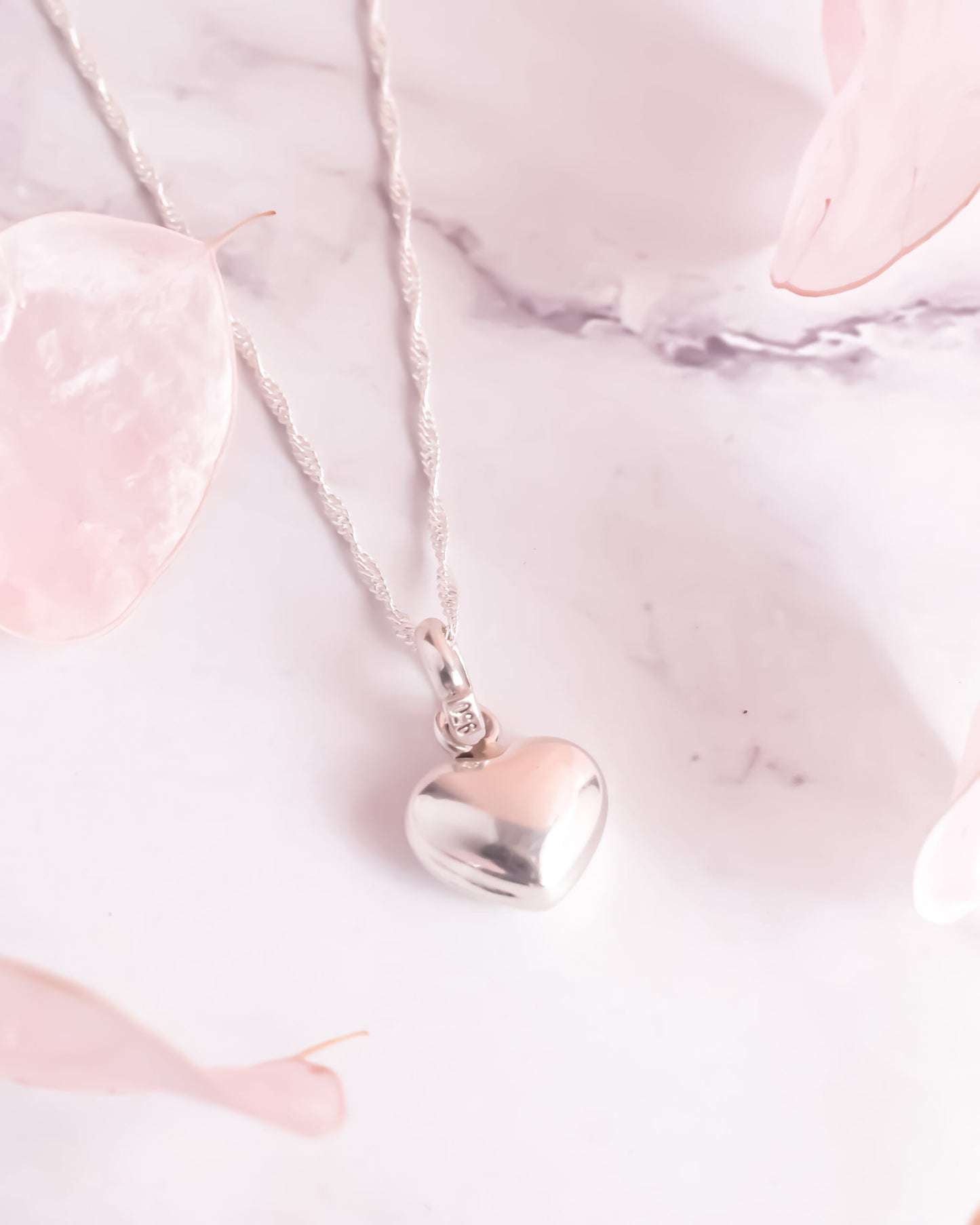 collar con dije de corazon, collar plateado con corazon, collar con colgante de corazon, collar de plata