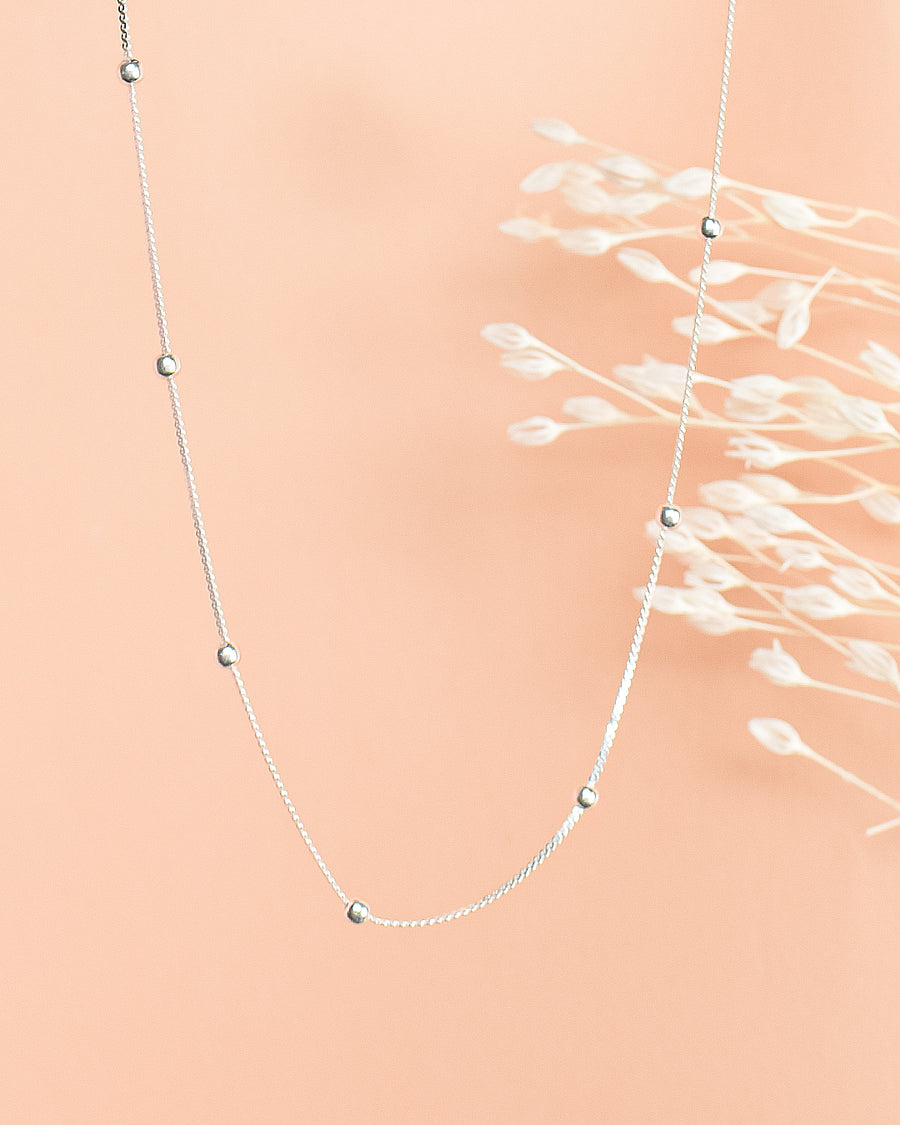 Collar bolas esferas en cadena