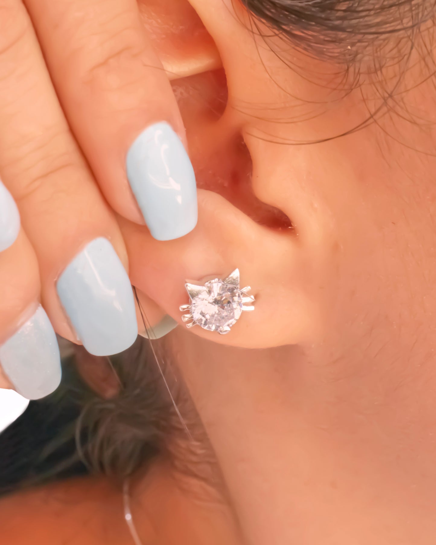 aretes pequeños de gato, aretes plateados, aretes con piedra de gato