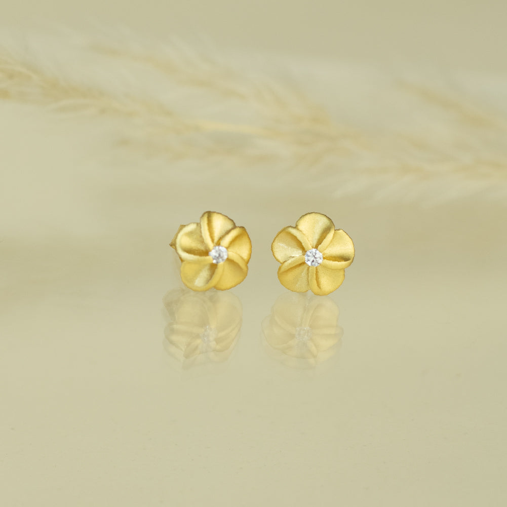 aretes de flor, aretes dorado de flor, aretes pegados, aretes delicados