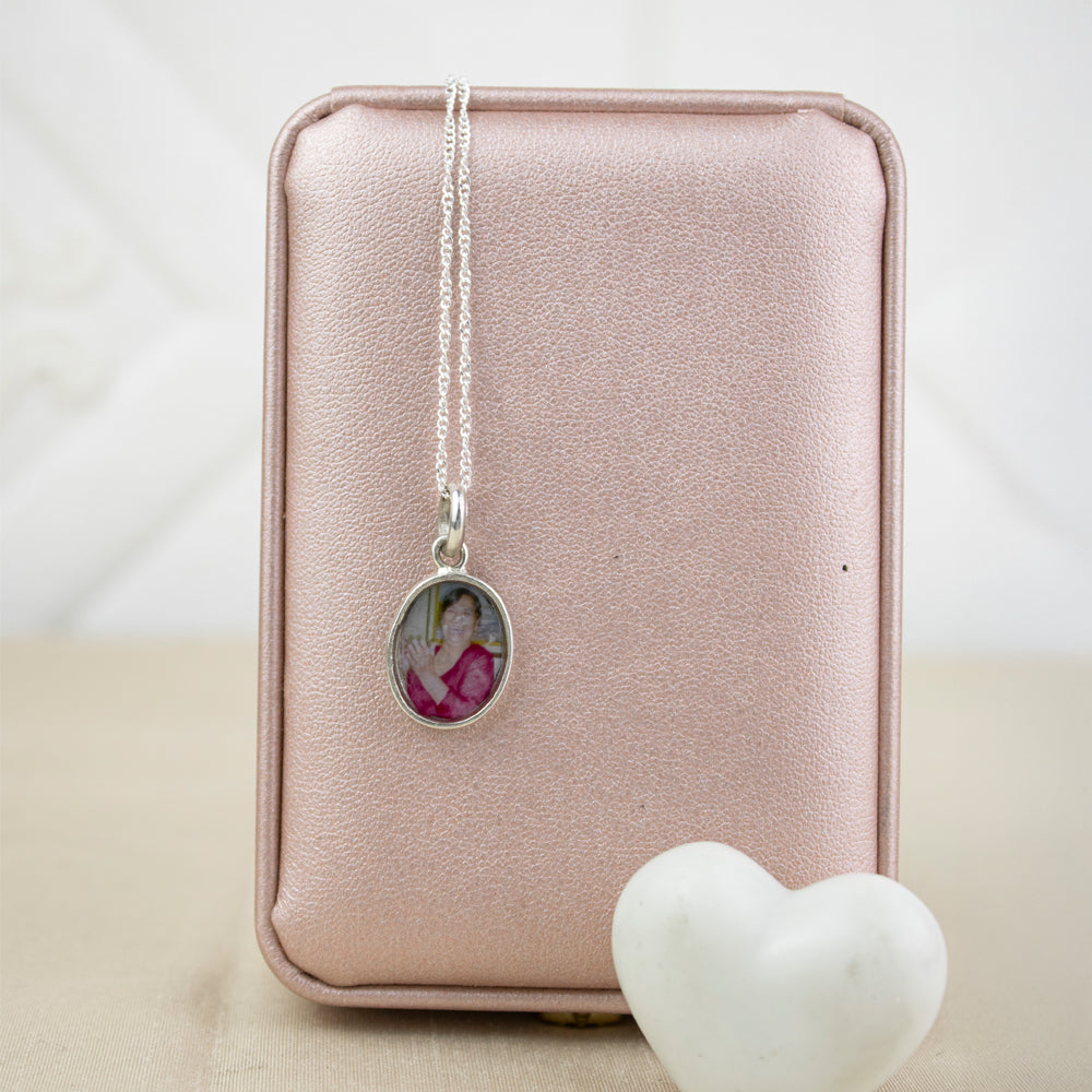 Collar portafoto, relicario oval plateado para colocar foto