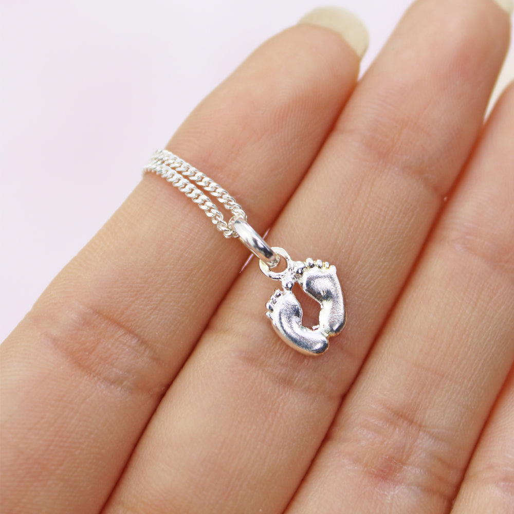 Collar de pies de bebes, collar para regalar a mamá, collar plateado de pies