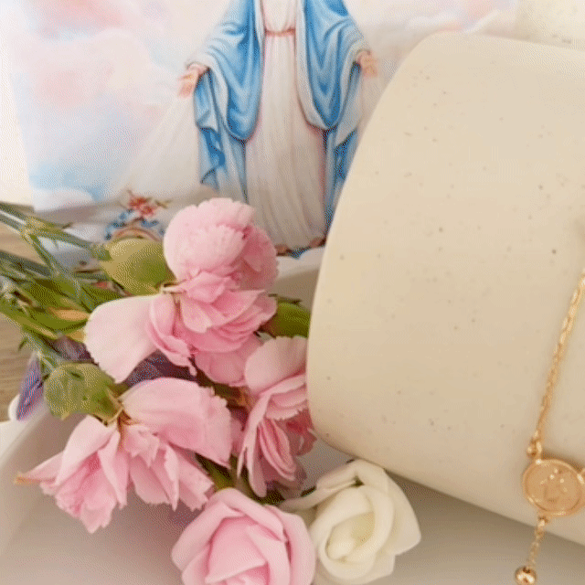 Detalle del rosario en oro rosa de Cleo Joyas