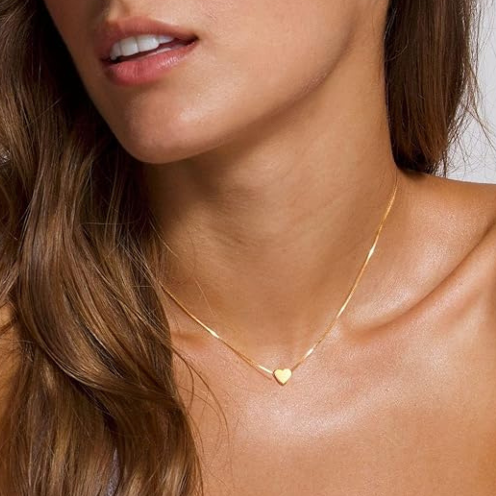 collar delicado dorado con dije corazon, collar con dije corazon pasante, delicado collar de corazon, collar dorado delicado, collar de corazon