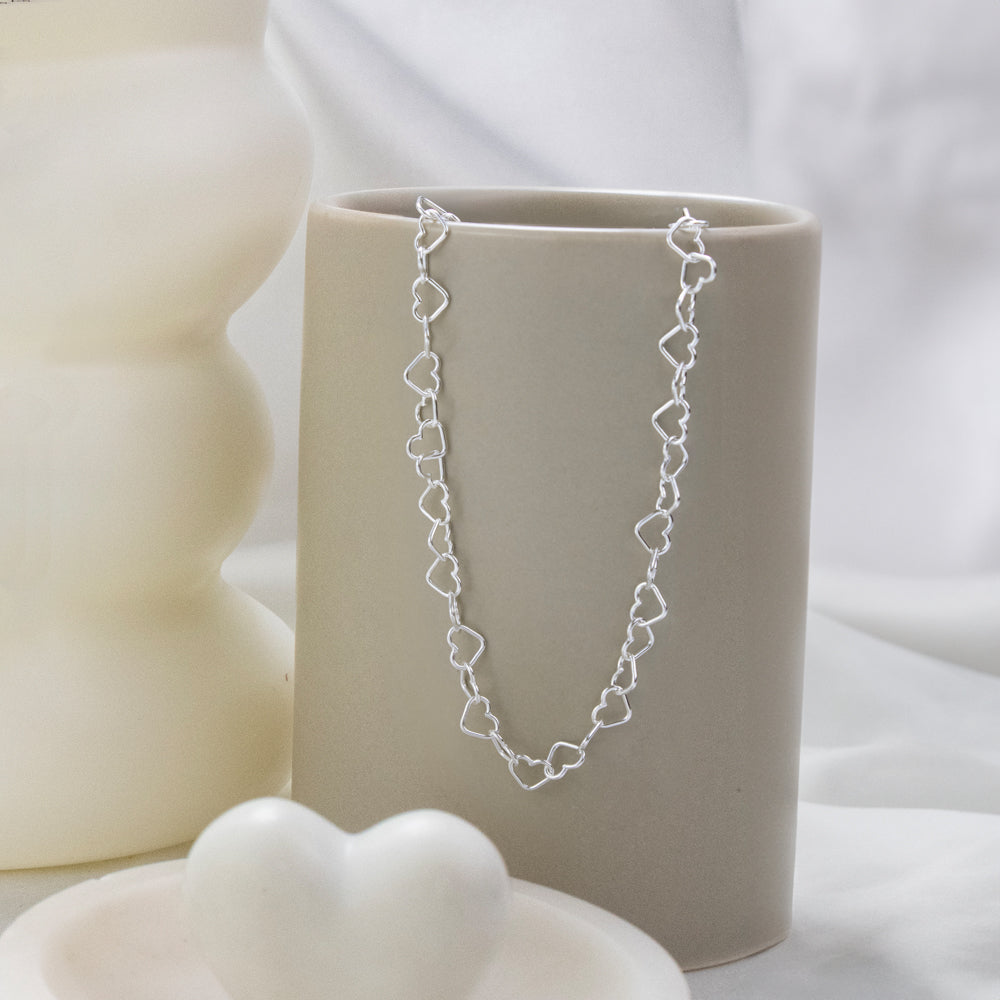 choker de corazones, gargantilla de corazones plateado, gargantilla plateada, choker plateado, collar en tendencia plateado