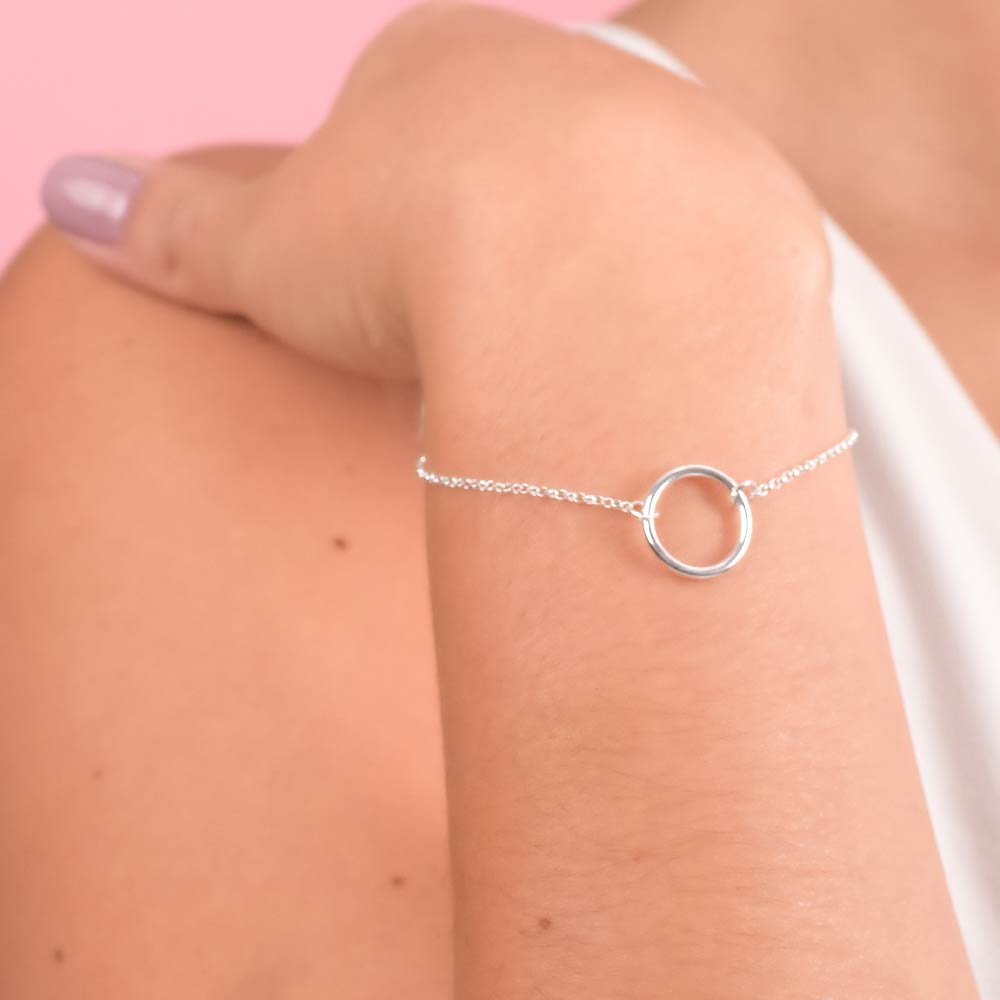 pulsera de plata, pulsera simbolica, pulsera con dije circular