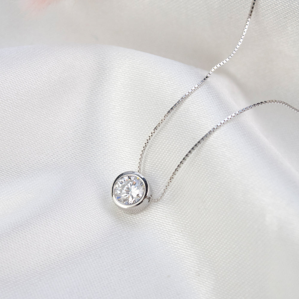collar plateado con piedra cristal, collar con dije de piedra cristal