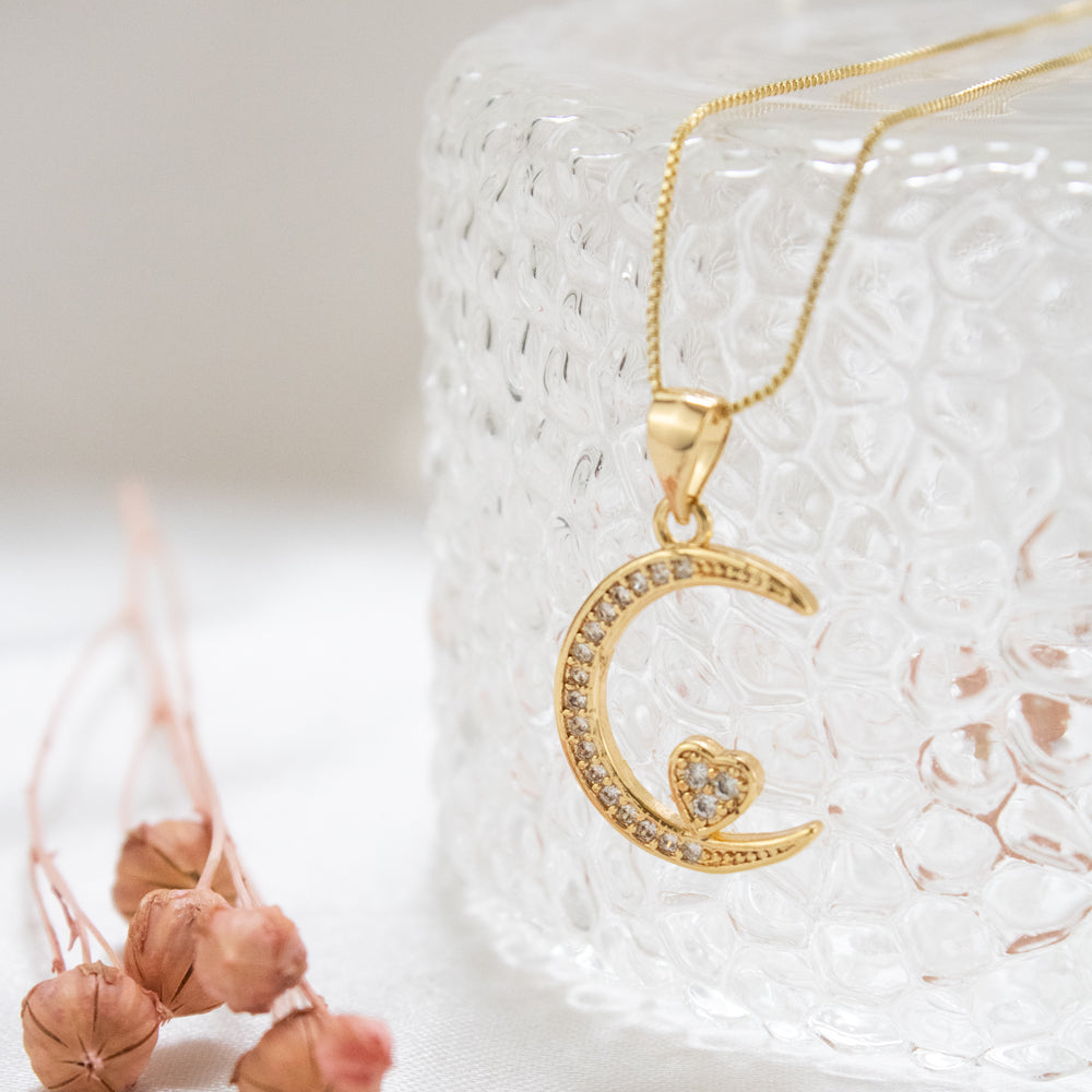 collar de luna dorado, collar de luna con piedras, collar delicado, dije de luna dorado, dije luna dorado con piedras