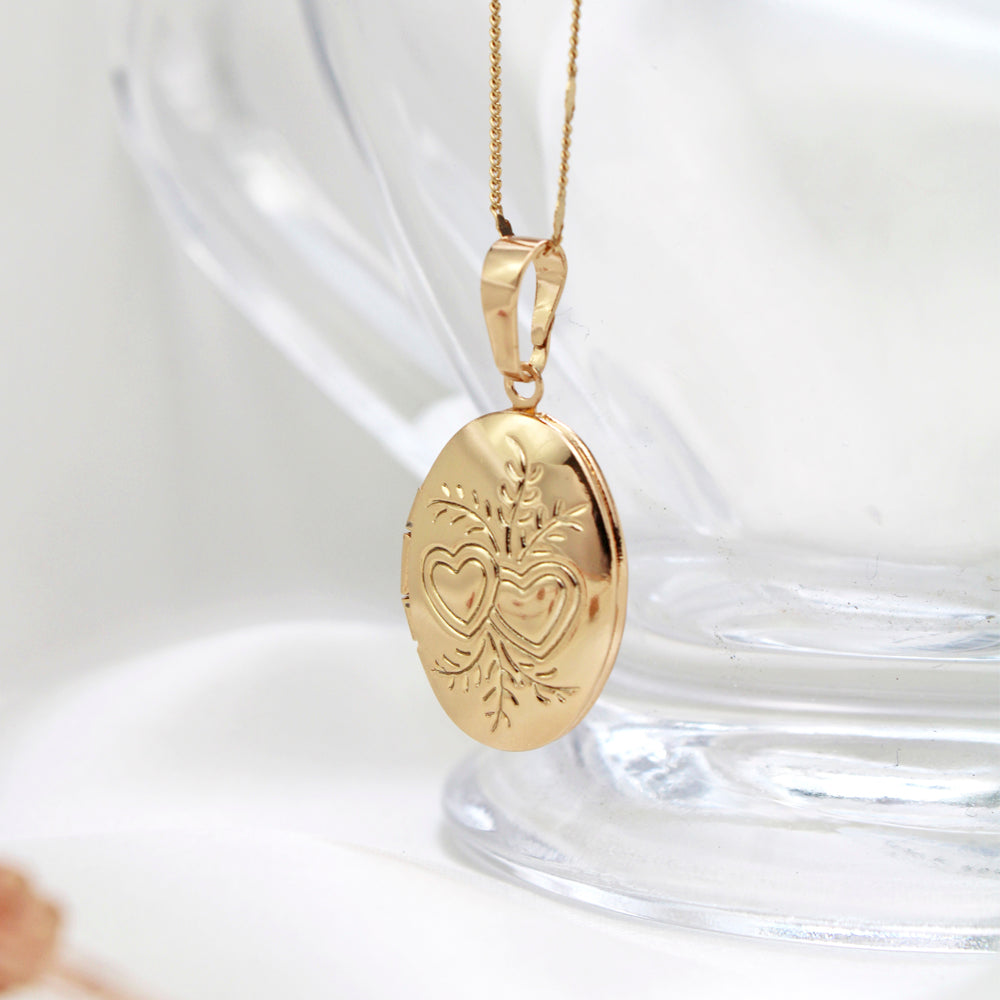 collar relicario oval dorado con grabado de corazones, collar dorado, collar para poner fotos dorado, collar de oro