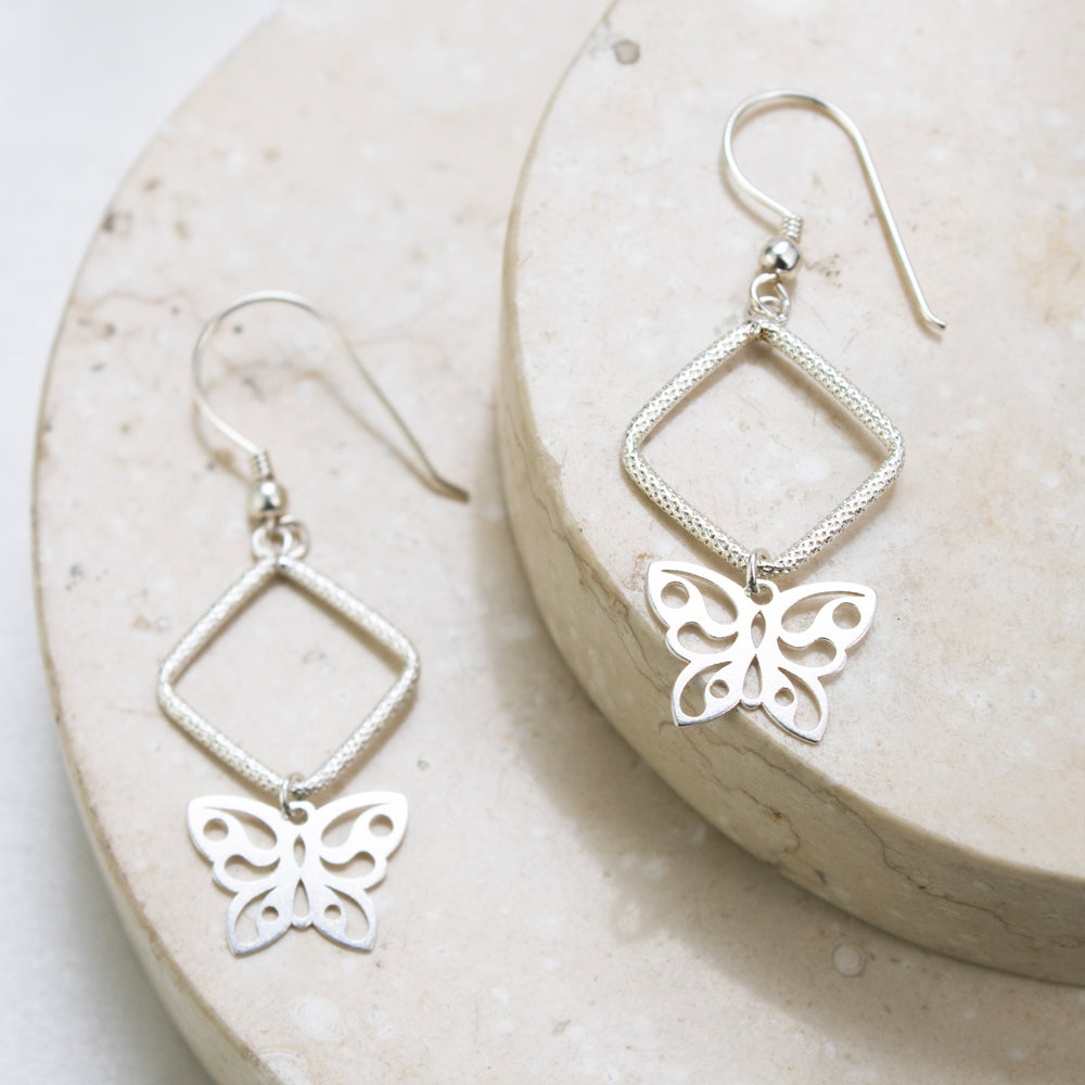 Arete Mariposa Geométrica Plata
