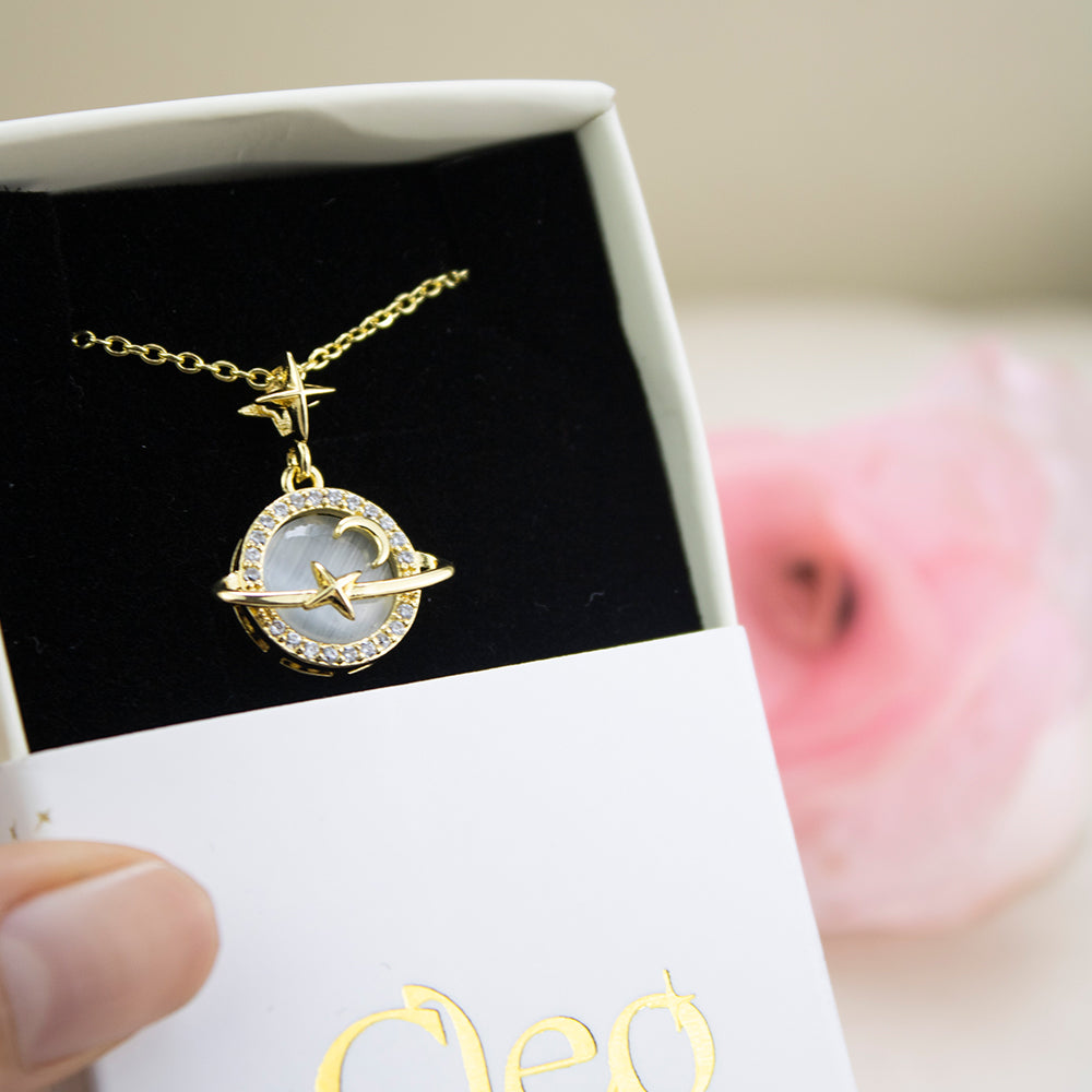 Collar Saturno Dorado Acero