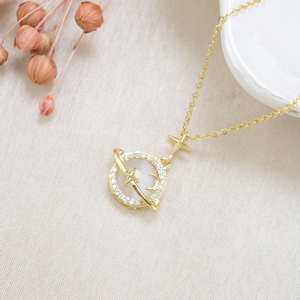 Collar Saturno Dorado Acero