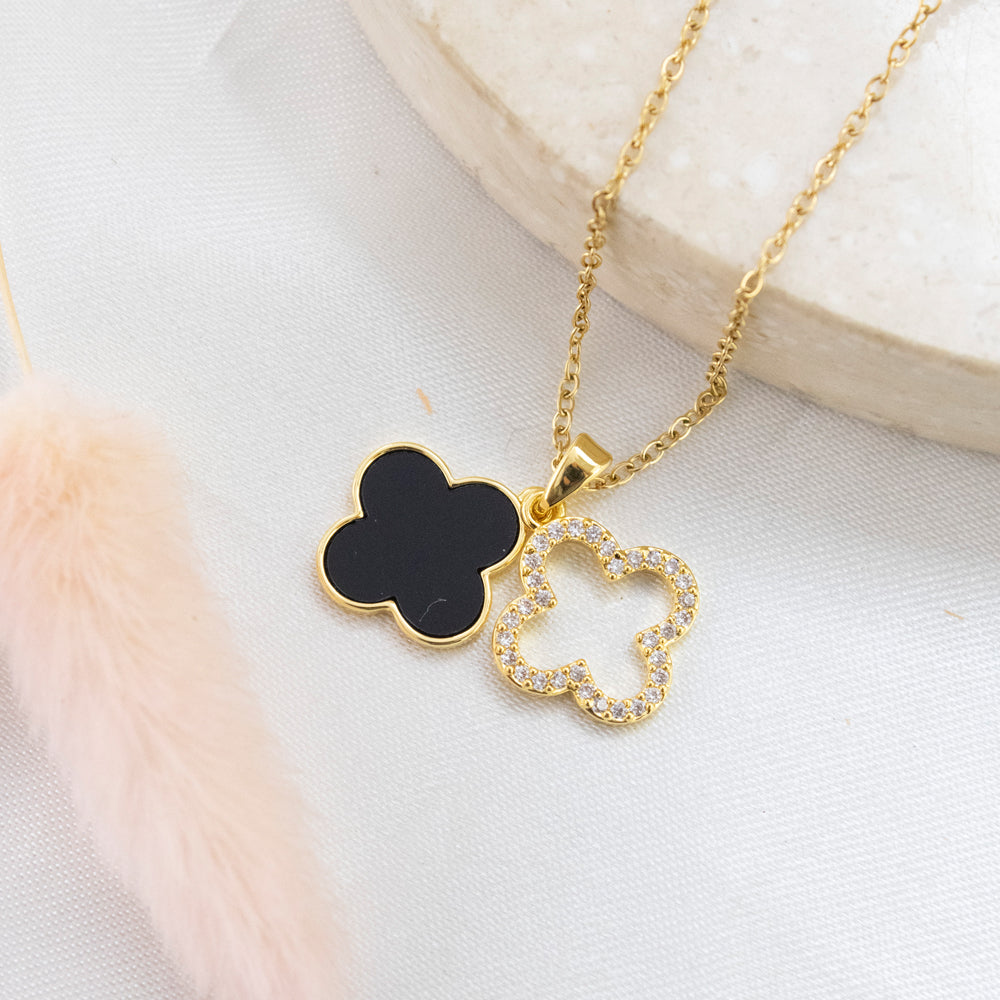 collar en tendencia, collar de trebol negro con doble dije de piedras, collar con colgante de tréboles, collar dorado de treboles, collar dorado con doble dije
