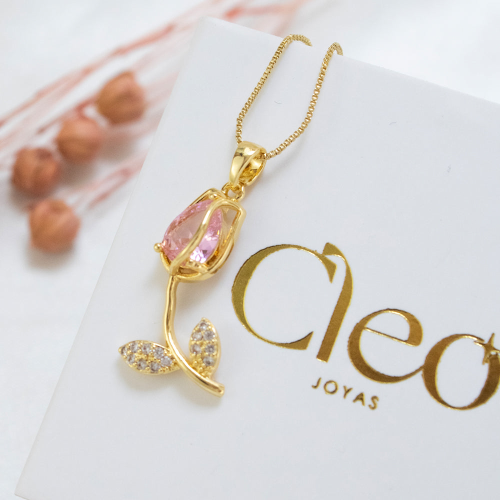 collar dorado de flor, collar dorado de tulipan, collar de tulipan con piedras, collar con colgante de flor, collar con colgante de tulipan, collar de tulipan con piedra rosada, collar de flor con piedra rosada