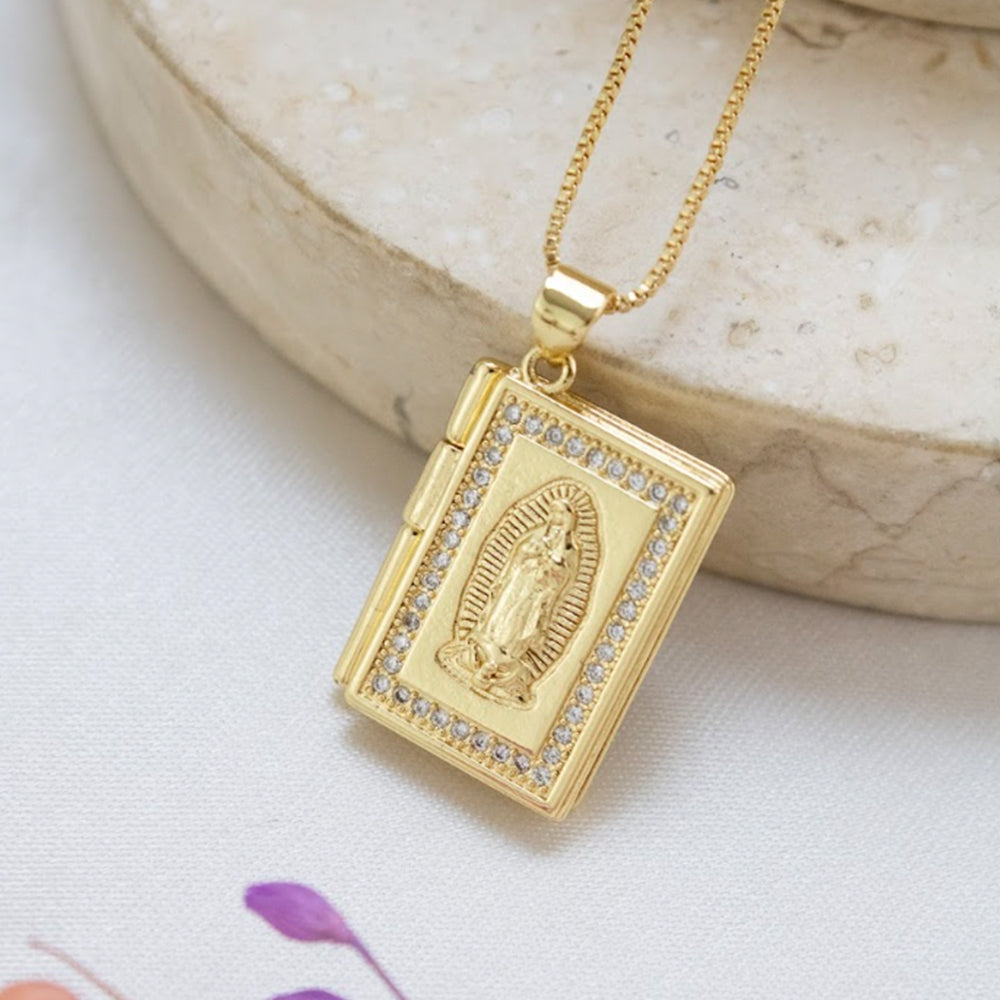 Collar Relicario Virgen Rectangulo Dorado