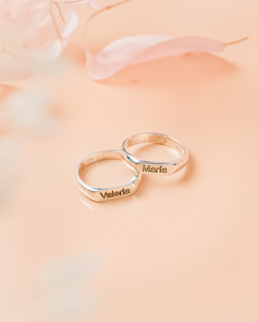 Anillo Personalizado Grabado Nombre Plata – Cleo Joyas