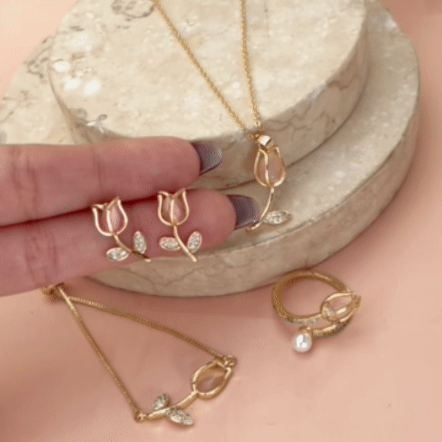 Box Premium Tulipan Rosa 4 piezas: Collar + Aretes + Pulsera y Anillo Tulipan Rosa