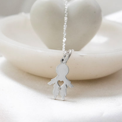Collar plateado plata con dije de niño. collar niño 