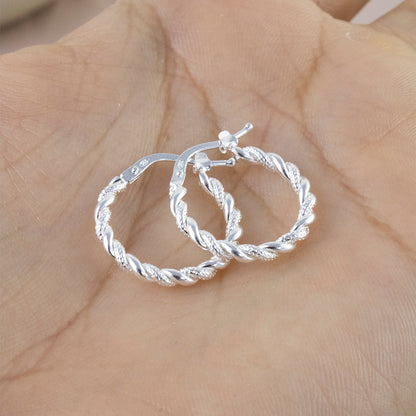 Argolla Hoop Trenzada con diseño Plata