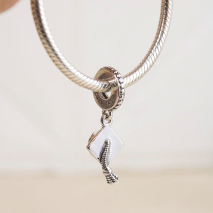 Dije Charm Birrete Graduación Plata