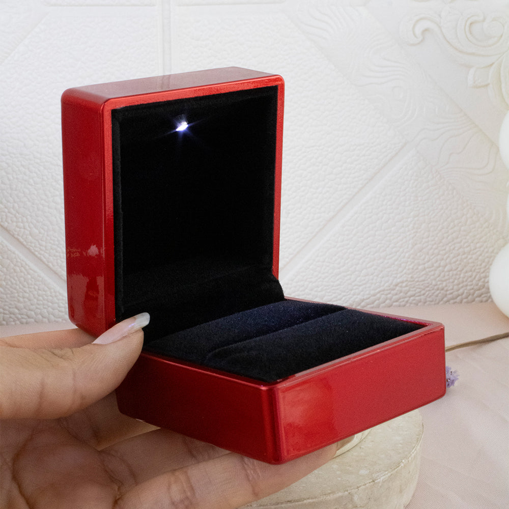Estuche Caja Cuadrada Roja con Luz Led