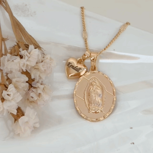 Collar Virgen  Guadalupe Oval Grabado Rose