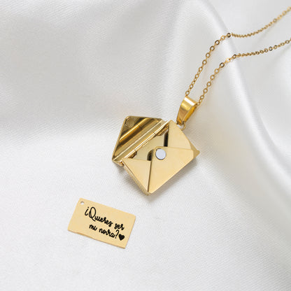 collar de carta dorado, collar con dije de carta dorado, collar dorado para colocar frase