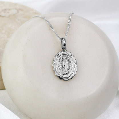 collar de virgen de guadalupe plateado plata, collar de virgen, collar religioso de virgen, collar de virgen con cadena.