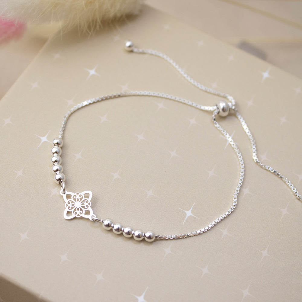 Pulsera Regulable Nudo de Bruja Plata