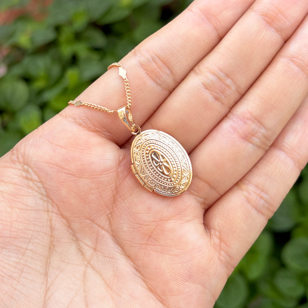 Collar Relicario Ovalado Cruz Acero