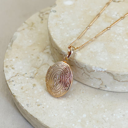 Collar Relicario Ovalado Cruz Acero