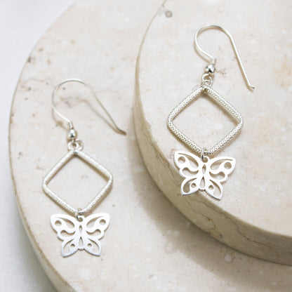 Arete Mariposa Geométrica Plata