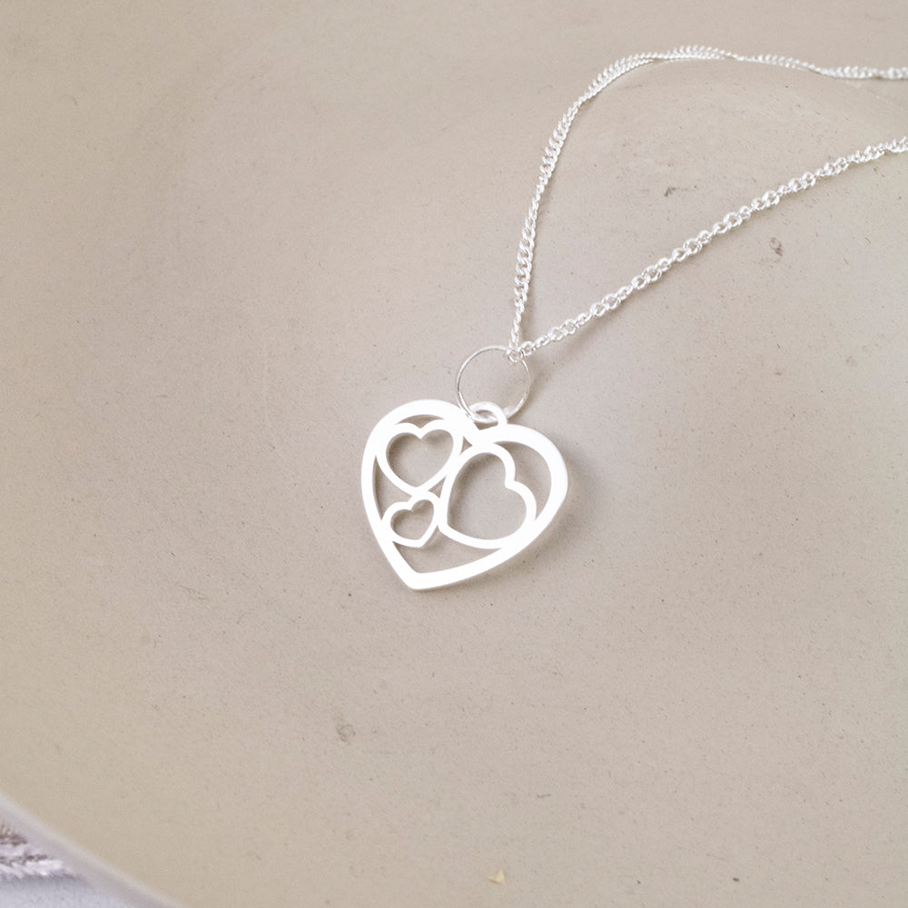 Collar Corazones Calados Plata