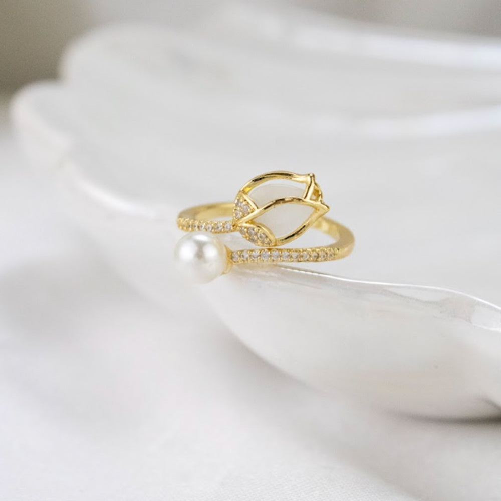 Anillo Tulipan Piedra Blanca Dorado Acero