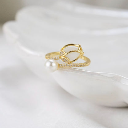 Anillo Tulipan Piedra Blanca Dorado Acero